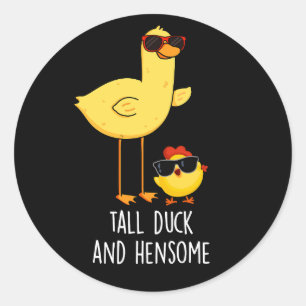 Tall Duck en Hensome Funny Animal Pun Dark BG Ronde Sticker
