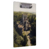 Tall Grey Stone Castle in Green Overgrown Bossen Klembord (Rechts)