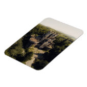 Tall Grey Stone Castle in Green Overgrown Bossen Magneet (Linkerzijde)