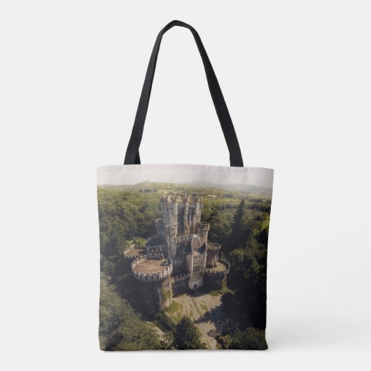 Tall Grey Stone Castle in Green Overgrown Bossen Tote Bag (Achterkant)