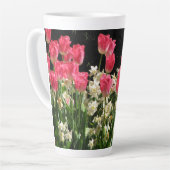 Tall Latte Mok roze tulpen (Linkerhoek)