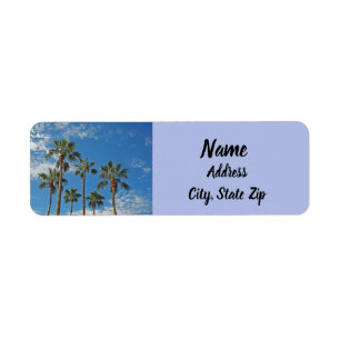 Tall Palm Tree tegen Bright Blue Sky adres Etiket