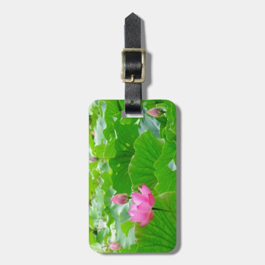 Tall Pink Water Lily in Lily Pads Bagagelabel (Voorkant verticaal)