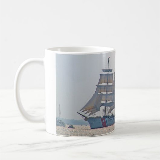 Tall Ship, Clipper ship, Sail, US Coast Guard Koffiemok (Links)