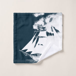 Tall Ship & Clouds Nautical Bad Handdoek