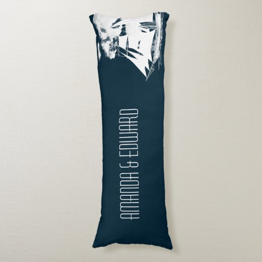 Tall Ship & Clouds Nautical Lichaamskussen (Voorkant Verticaal)