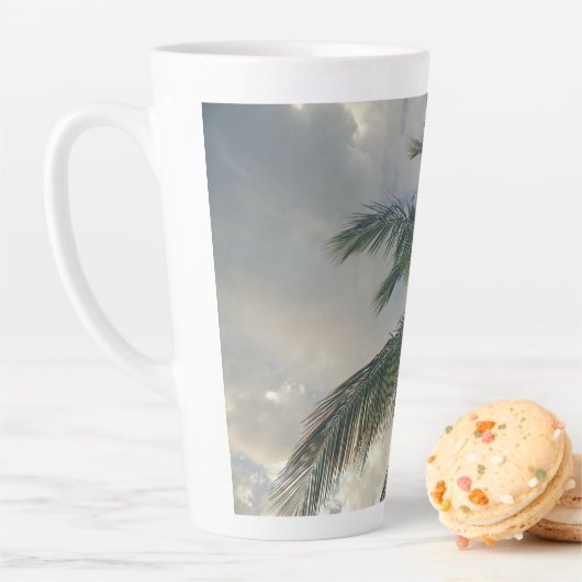 Tall Vacation Palm Mug Latte Mok (In situ)