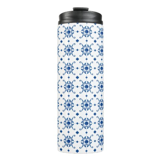 Tall, white travel mug with a black lid thermosbeker (Voorkant)