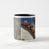 Tallin, Estland. Tallin is een beetje Tweekleurige Koffiemok (Center)