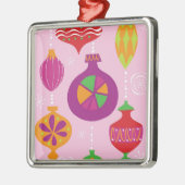 Talrijke kerstversiering, geïllustreerd in verschi metalen ornament (Links)