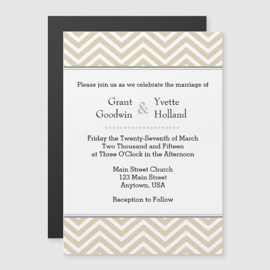 Tan Beige Chevron Magnetic Wedding Invitation Magnetische Uitnodiging (Voorkant / Achterkant)
