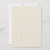Tan Beige White Herringbone Wedding Invitation Kaart (Achterkant)