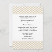 Tan Beige White Herringbone Wedding Invitation Kaart (Voorkant)