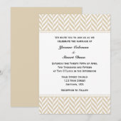 Tan Beige White Herringbone Wedding Invitation Kaart (Voorkant / Achterkant)