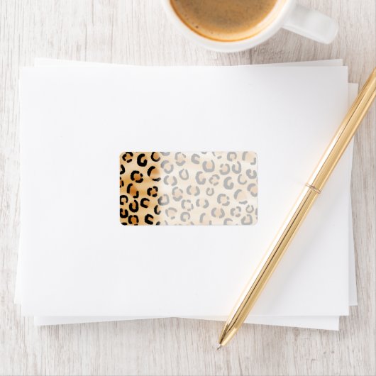 Tan, Black en Brown Leopard Print Pattern. Etiket (Insitu)