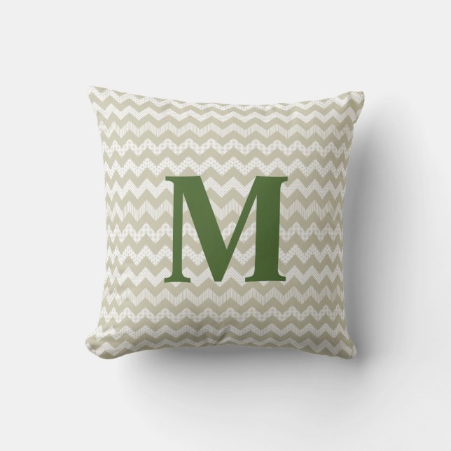Tan Chevron en Groen Monogram Outdoor Kussen (Voorkant)