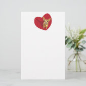 Tan Chihuahua met een boeg stropdas in een rood ha Briefpapier (Staand voorkant)