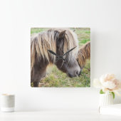 Tan Colored Shetland Pony, Vierkante Klok (Huis)