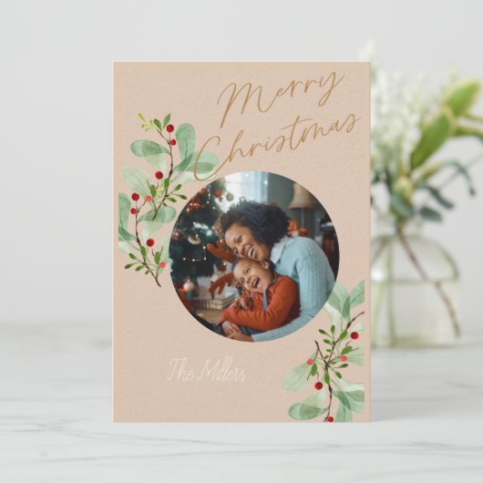 Tan en Beige Holly Circle Christmas Kaart (Staand voorkant)