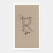 Tan en Bruin Naam Monogram Papier Gast Handdoek Servet (Voorkant)