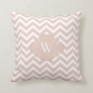 Tan en White Chevron met Monogram Kussen