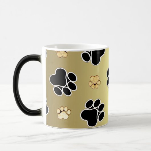 Tan- en zwart-witafdrukken op een gouden achtergro magische mok (Links)