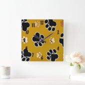 Tan- en zwart-witafdrukken op een gouden achtergro vierkante klok (Huis)