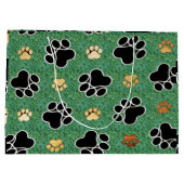 Tan- en zwarte peuterafdrukken op groengras large cadeautasje (Achterkant)