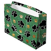 Tan- en zwarte peuterafdrukken op groengras large cadeautasje (Achterkant Gekanteld)