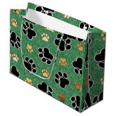 Tan- en zwarte peuterafdrukken op groengras large cadeautasje (Voorkant Gekanteld)