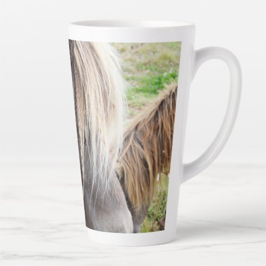 Tan gekleurde Shetland Pony, Latte Mok (Rechts)