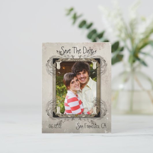 Tan Grunge Bloemenfoto Sla de datum op Aankondigingskaart (Staand voorkant)