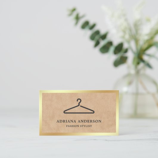 Tan Leather Black Clothes Hanger Mode Stylist Visitekaartje (Staand voorkant)