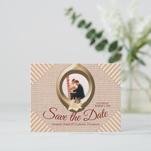 Tan - Marsala Wine en getextureerde Opslaan Datum Aankondigingskaart (Staand voorkant)