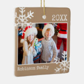 Tan Photo Border White Snowflakes Holiday Keramisch Ornament (Rechts)