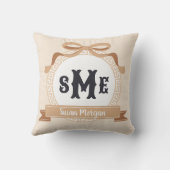 Tan Reverse Greek Key Bow Monogram Kussen (Achterkant)