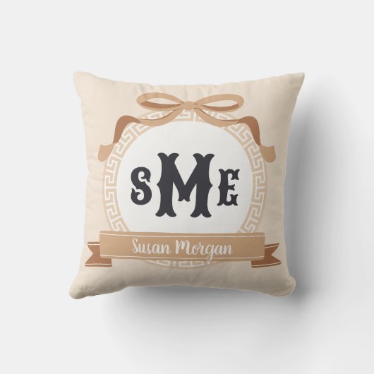 Tan Reverse Greek Key Bow Monogram Kussen (Achterkant)