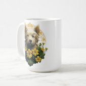 TAN TERRIER HOND MET GELE IERSE BLOEMEN KOFFIEMOK (Voorkant links)