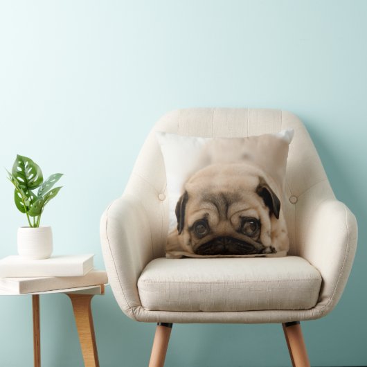 Tan Vrouw Pug Kussen (Stoel)