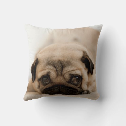 Tan Vrouw Pug Kussen (Achterkant)