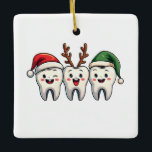 Tandarts Dental Christmas Santa Floss kerstboom Keramisch Ornament<br><div class="desc">Floss Christmas Design,  Christmas Floss Graphic,  Tandheelkundige Vakantie Kunst,  Tanden met Kerstmuts,  Tandarts Christmas Design,  Feestelijke Tandheelkundige Kunst,  Floss met Kerstmuts,  Kerst Tandheelkundige Thema,  Vakantie Floss Design,  Santa Hat Floss Graphic</div>
