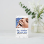 Tandarts die tanden inspecteren visitekaartje (Staand voorkant)