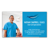 Tandarts Lachend in Kantoor Magnetisch Visitekaartje (Voorkant)