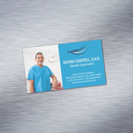 Tandarts Lachend in Kantoor Magnetisch Visitekaartje (Voorbeeld)