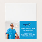 Tandarts Lachend in Kantoor Visitekaartje (Buitenkant ongevouwen)