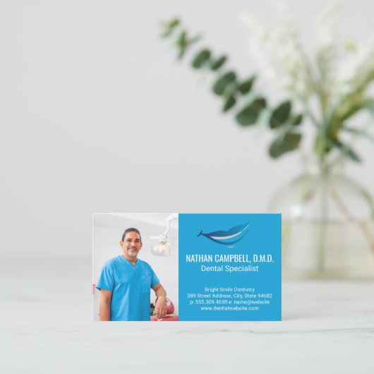 Tandarts Lachend in Kantoor Visitekaartje (Staand voorkant)