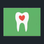 Tandarts tandheelkundige kliniek afspraak herinner briefkaart<br><div class="desc">Tandarts afspraak herinnering briefkaart met een witte tand met een rood hart op een groene achtergrond. Een modern en leuk ontwerp, perfect om uw klanten eraan te herinneren hun volgende afspraak te plannen. Ook verkrijgbaar in andere kleuren. Voor aangepaste aanvragen of hulp bij het aanpassen kunt u de link Winkelcontact...</div>