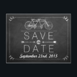 Tandem Bicycle Chalkboard Typography Wedding Aankondigingskaart<br><div class="desc">Tandem Bicycle Chalkboard Typografie Bruiloft - Bewaar de datum Briefkaarten.</div>