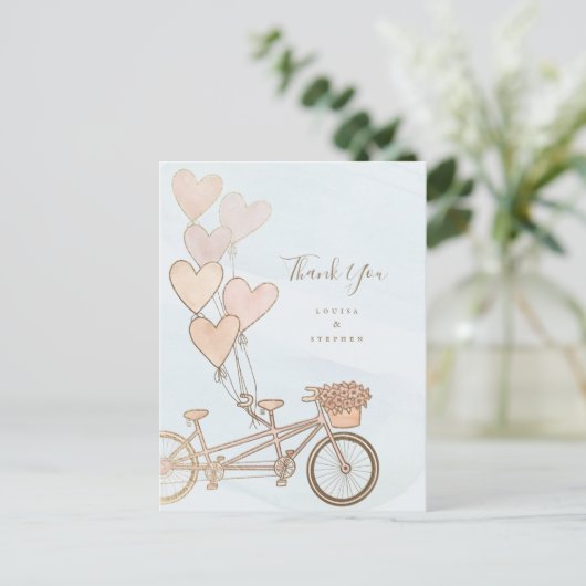 Tandem-fiets en hartballonnen in de faux-folie briefkaart (Staand voorkant)