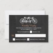 Tandem-fiets op Chalkboard Weddenschap RSVP Kaartje (Voorkant)